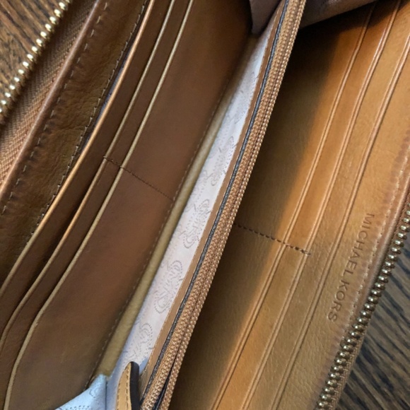 Michael Kors wallet - Picture 3 of 3